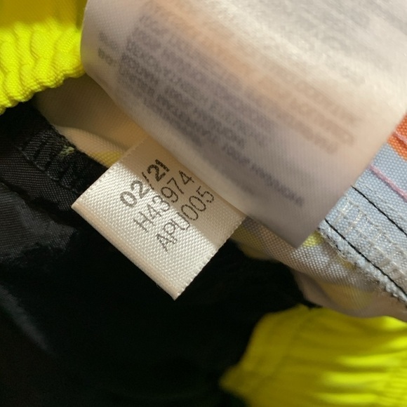 Adidas Originals “Love Unites” Unisex Pull-On Drawstring Waist Shorts size XL - Picture 5 of 12